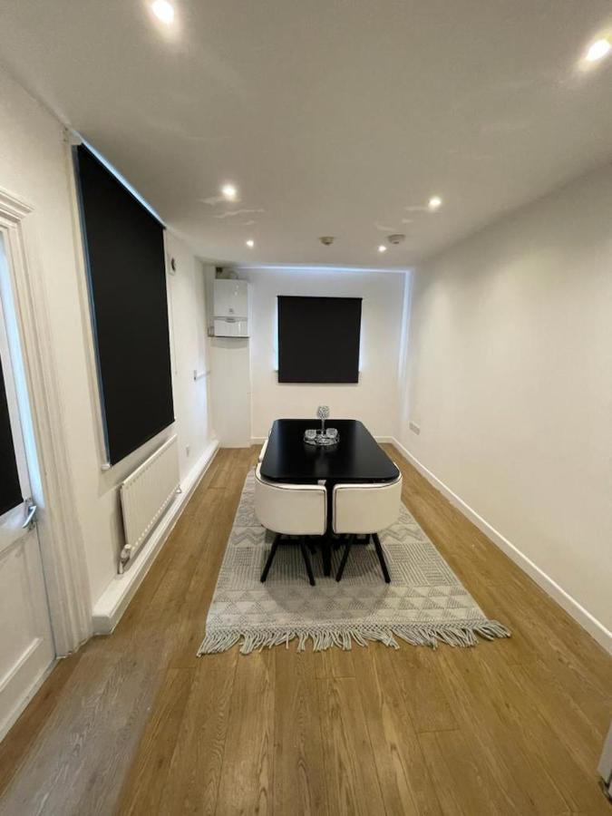 House By Araminta Houslow Apartment Hounslow Exterior photo