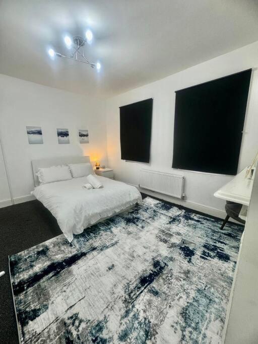 House By Araminta Houslow Apartment Hounslow Exterior photo