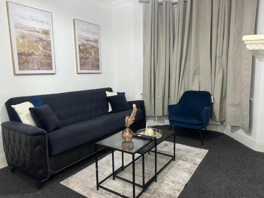 House By Araminta Houslow Apartment Hounslow Exterior photo