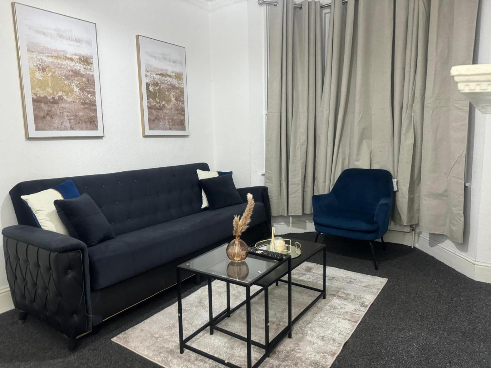 House By Araminta Houslow Apartment Hounslow Exterior photo